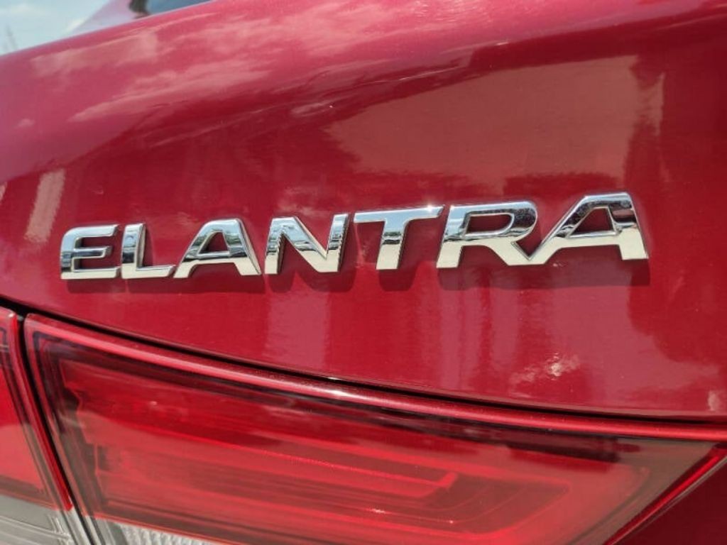 2016 Hyundai Elantra Image 11
