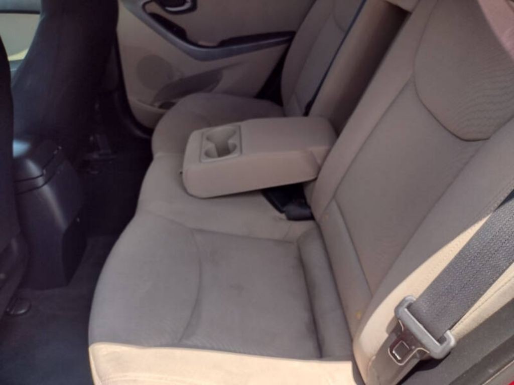 2016 Hyundai Elantra Image 16