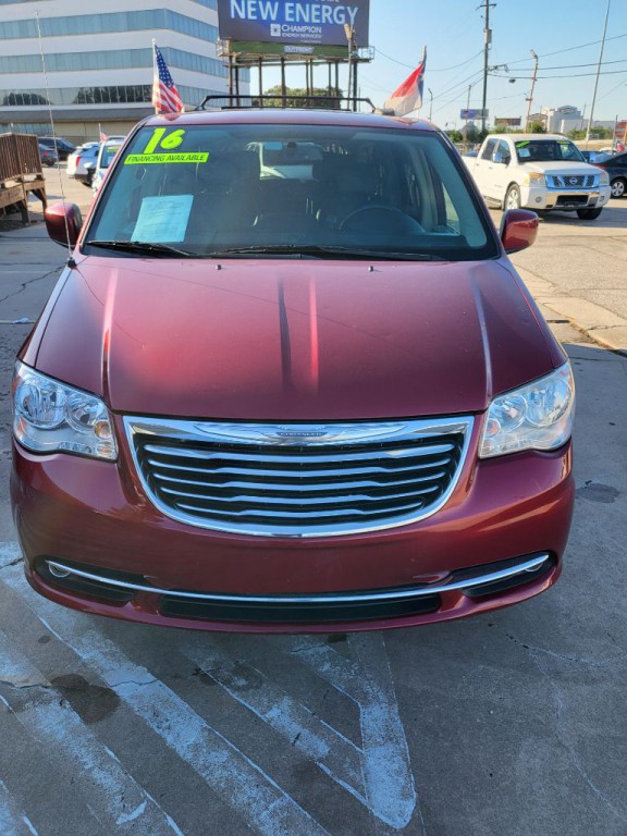 2016 Chrysler Town & Country Image 4