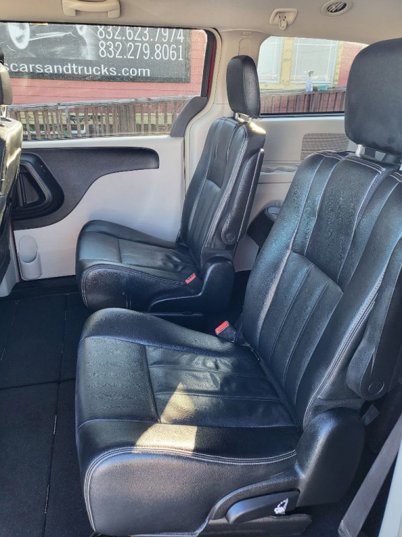 2016 Chrysler Town & Country Image 5