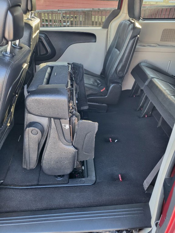 2016 Chrysler Town & Country Image 6