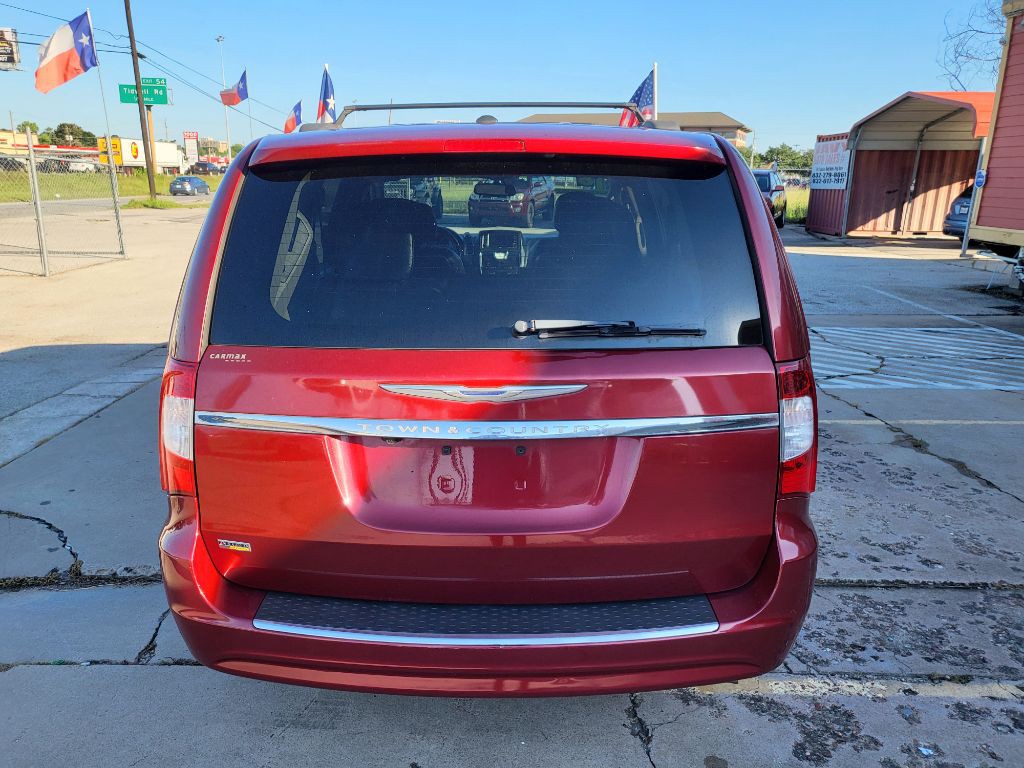 2016 Chrysler Town & Country Image 13