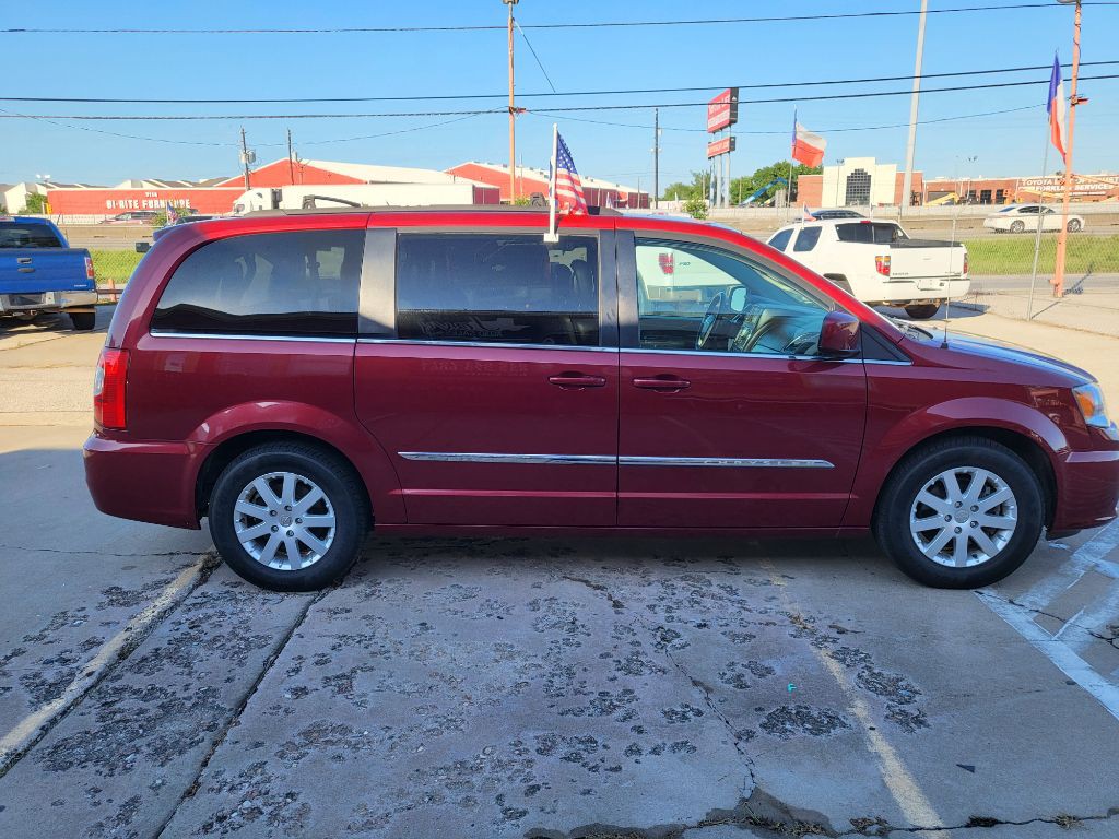 2016 Chrysler Town & Country Image 16