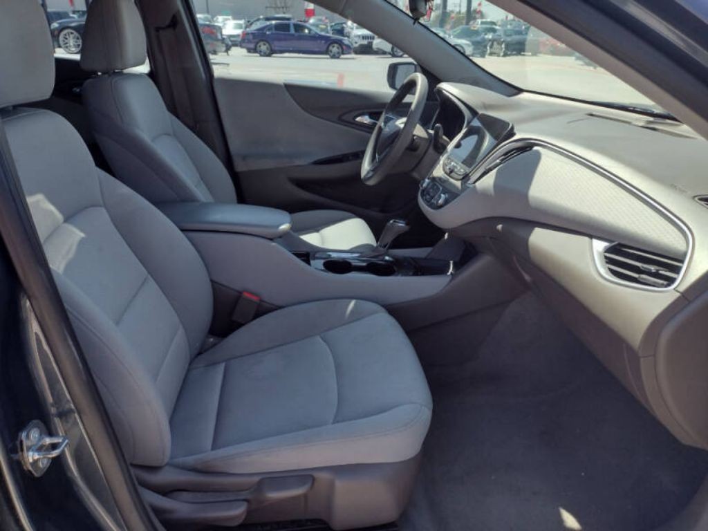 2019 Chevrolet Malibu Image 17