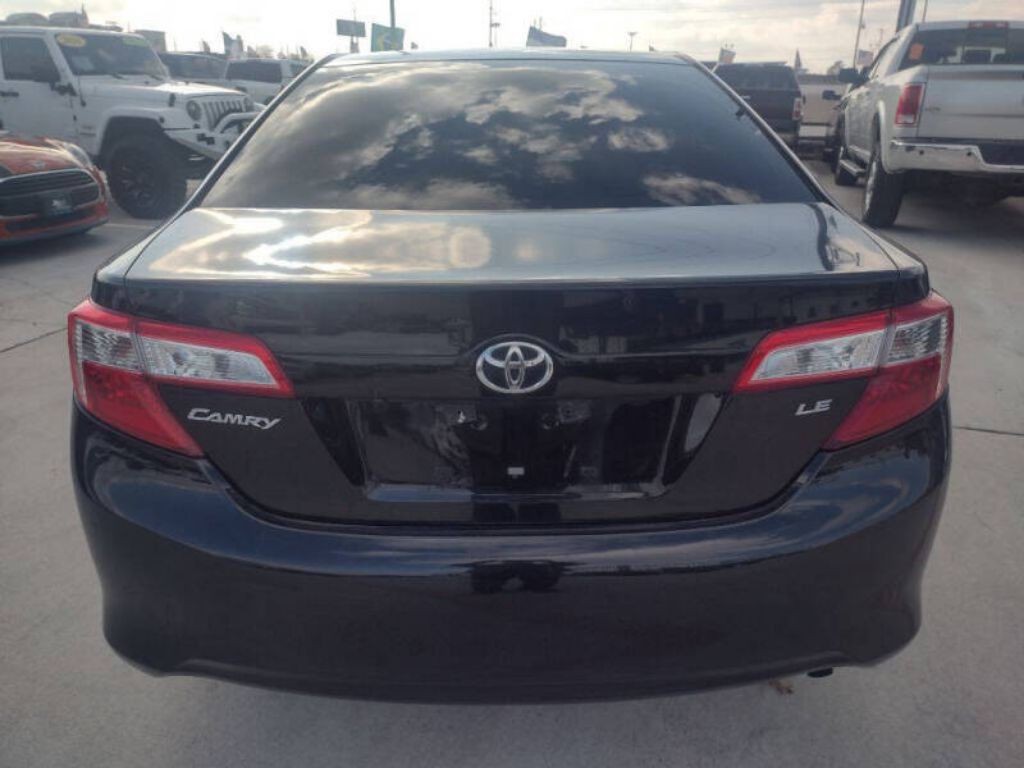 2014 Toyota Camry Image 8