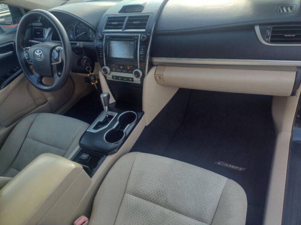 2014 Toyota Camry Image 16
