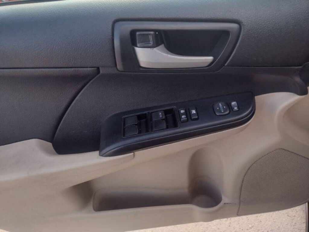 2014 Toyota Camry Image 19