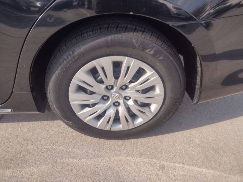 2014 Toyota Camry Image 21