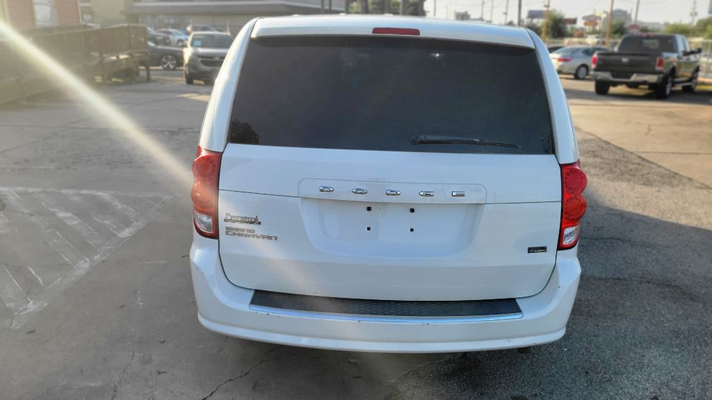 2011 Dodge Grand Caravan Image 2