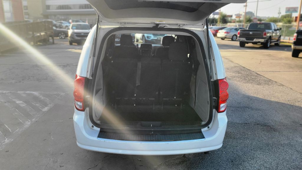 2011 Dodge Grand Caravan Image 3