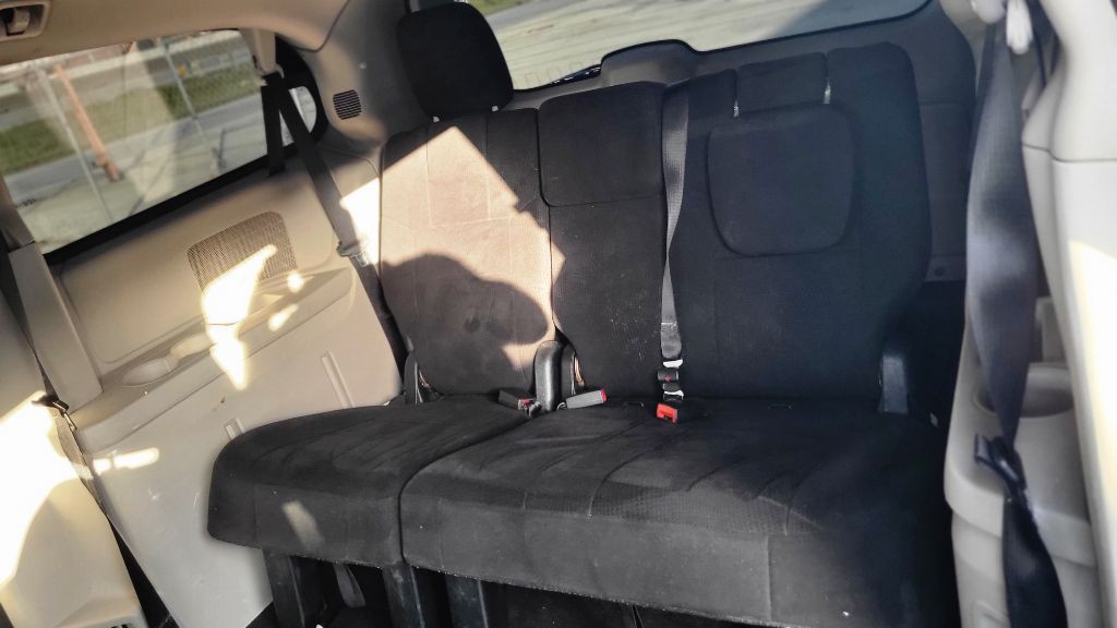 2011 Dodge Grand Caravan Image 7