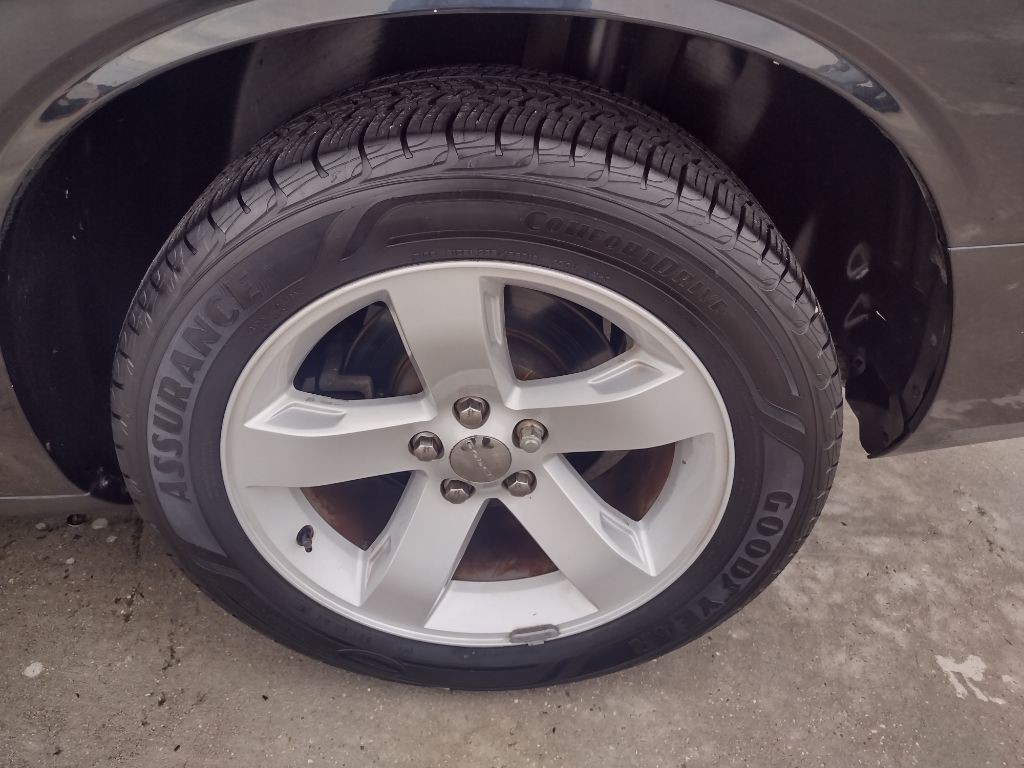 2012 Dodge Challenger Image 17