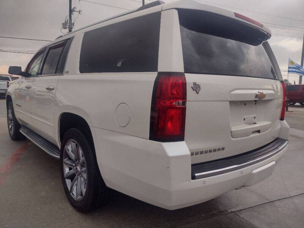 2015 Chevrolet Suburban Image 5