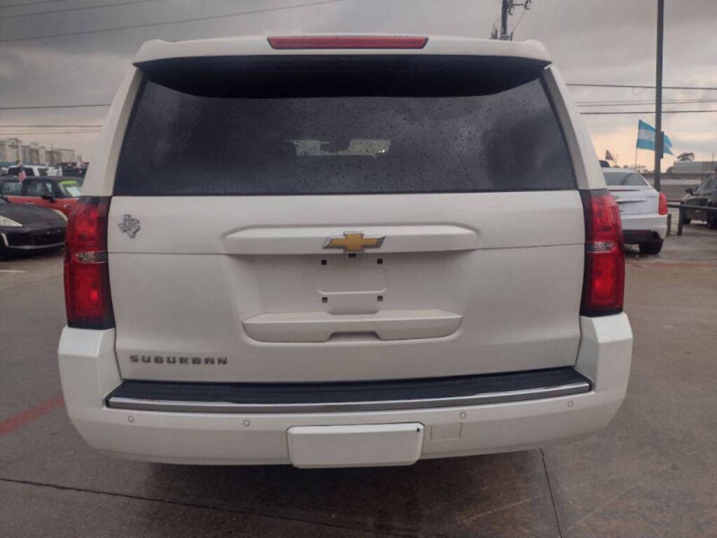 2015 Chevrolet Suburban Image 6
