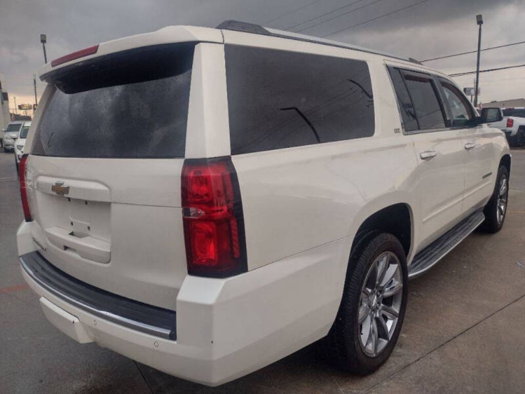 2015 Chevrolet Suburban Image 8