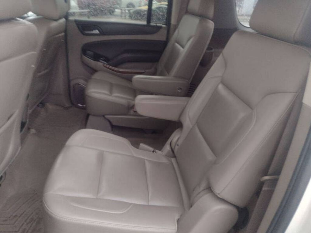 2015 Chevrolet Suburban Image 17