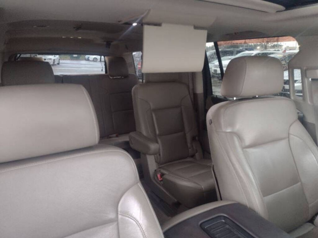 2015 Chevrolet Suburban Image 19