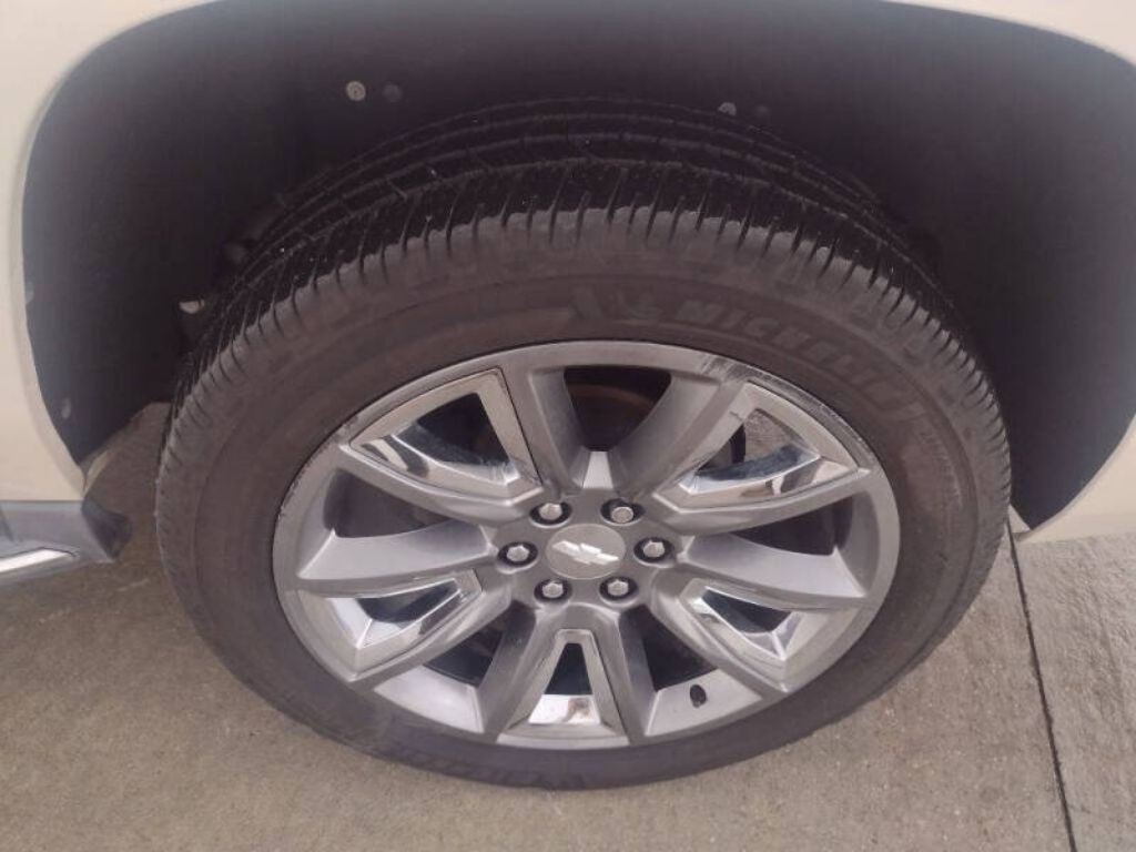 2015 Chevrolet Suburban Image 23