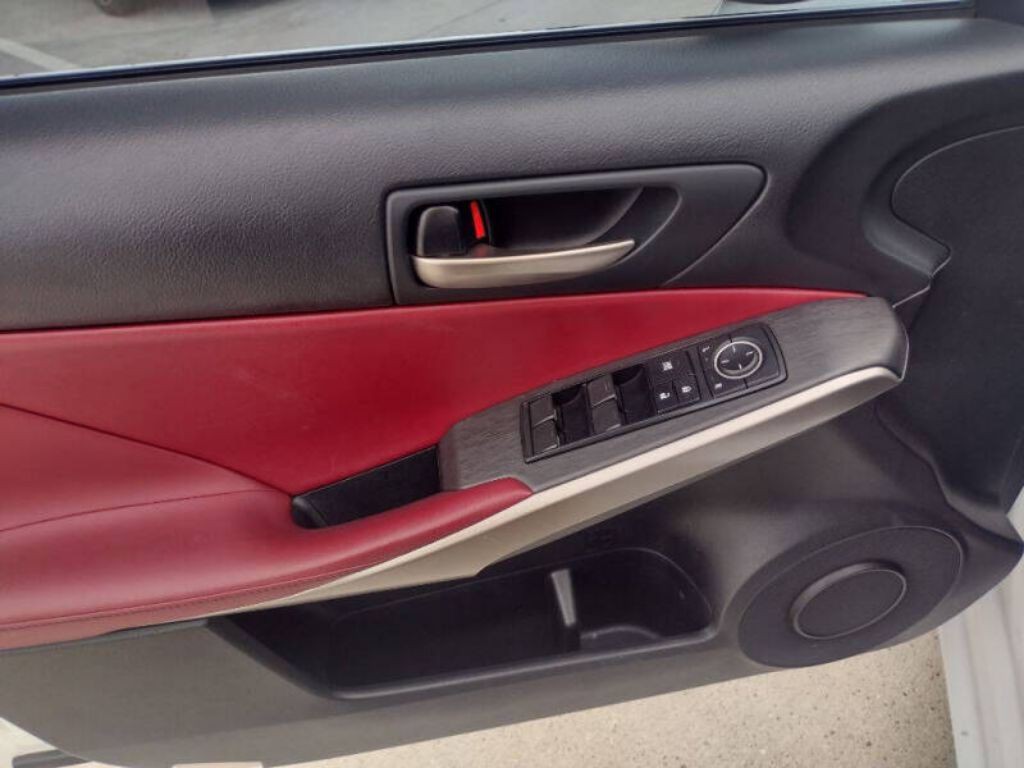 2019 Lexus IS Image 20