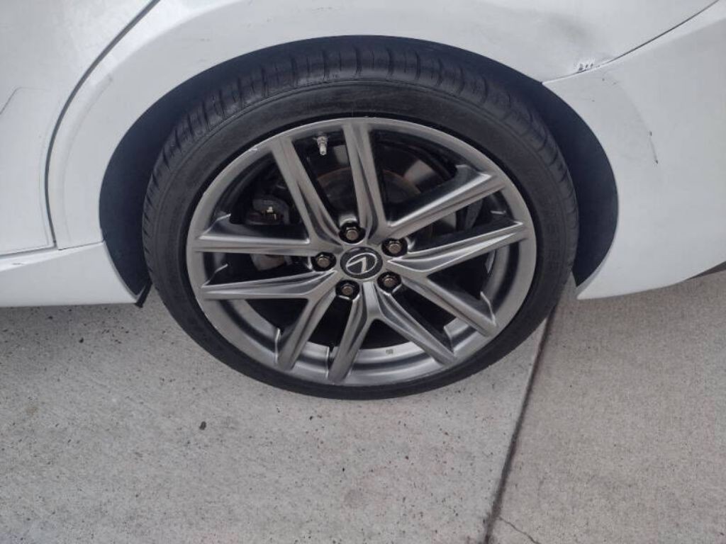 2019 Lexus IS Image 23