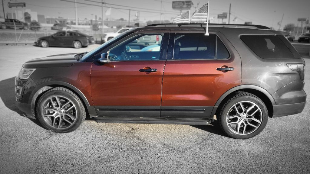 2016 Ford Explorer Image 2