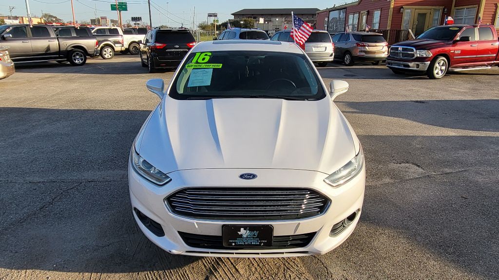 2016 Ford Fusion Image 2