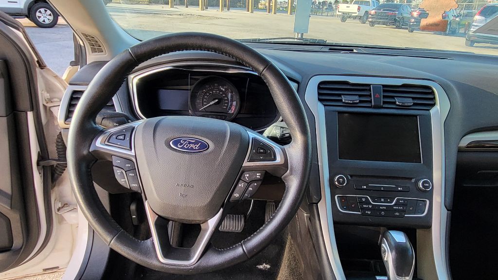 2016 Ford Fusion Image 12