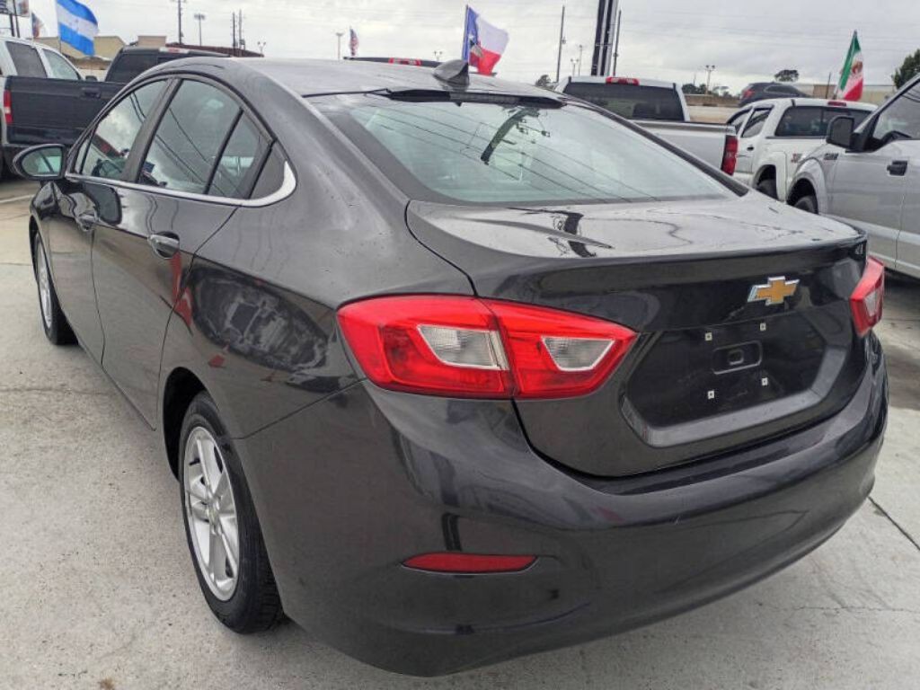 2016 Chevrolet Cruze Image 2