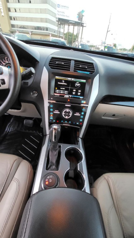 2015 Ford Explorer Image 12
