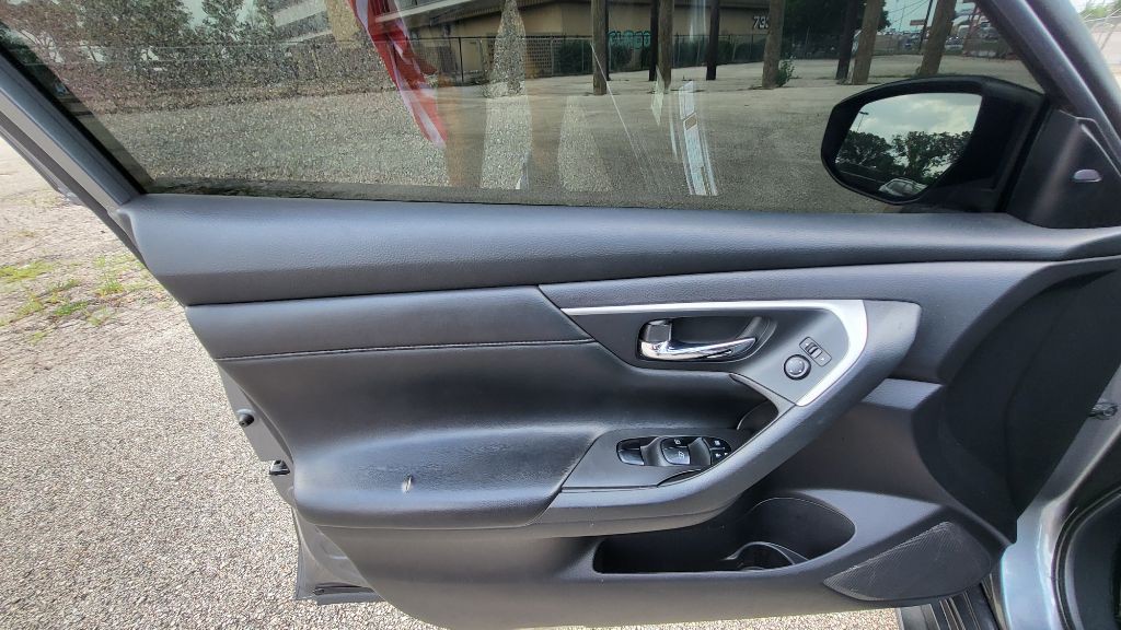 2015 Nissan Altima Image 16