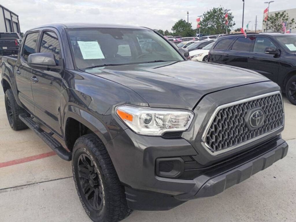 2019 Toyota Tacoma Image 2