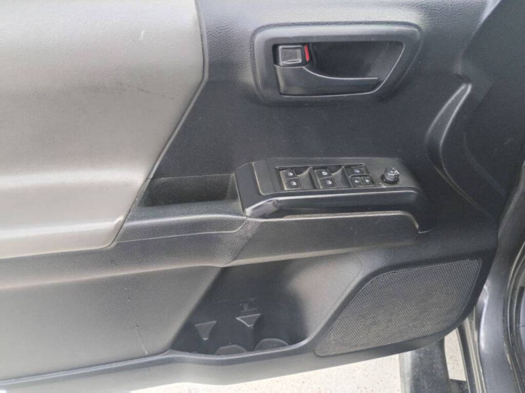 2019 Toyota Tacoma Image 18