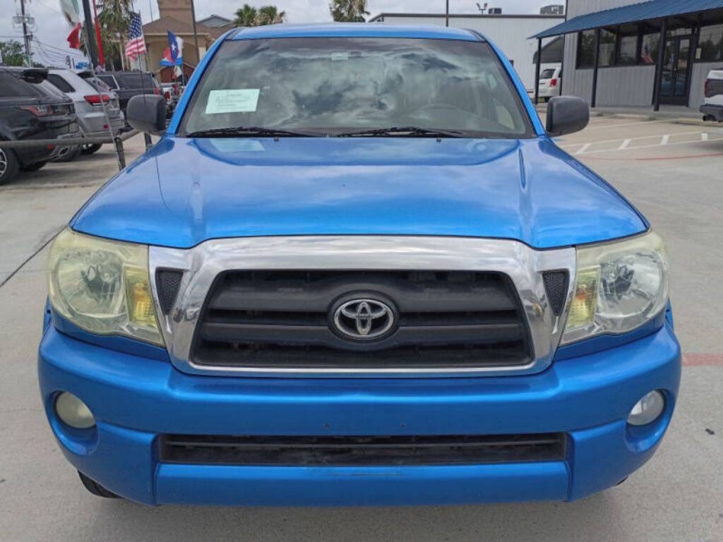 2005 Toyota Tacoma Image 2