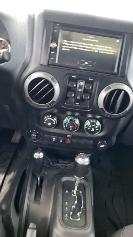 2013 Jeep Wrangler Unlimited Image 12