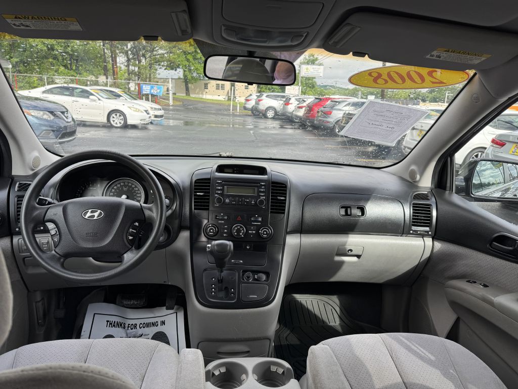 2008 Hyundai Entourage Image 12