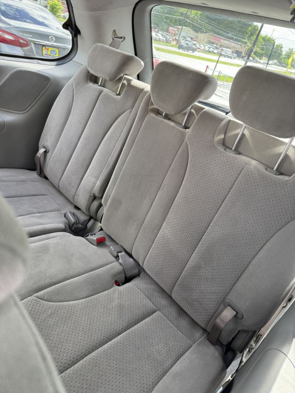 2008 Hyundai Entourage Image 17