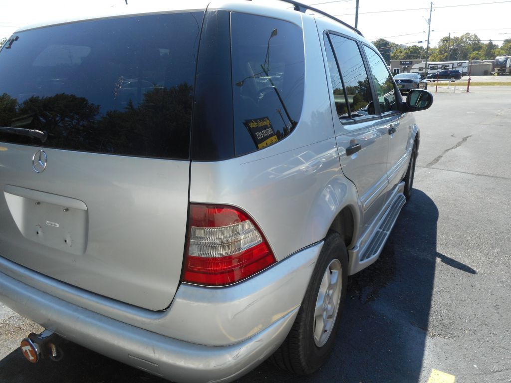 2000 Mercedes-Benz M-Class Image 3