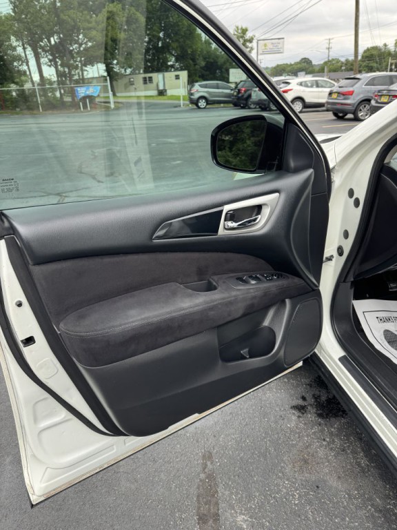 2014 Nissan Pathfinder Image 11