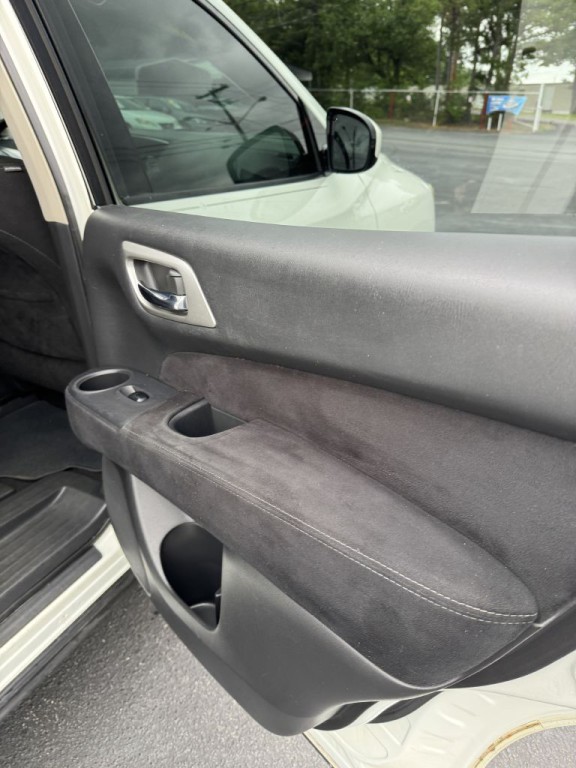 2014 Nissan Pathfinder Image 24
