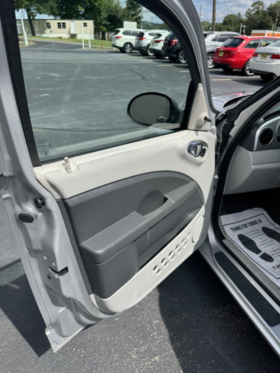 2008 Chrysler PT Cruiser Image 10