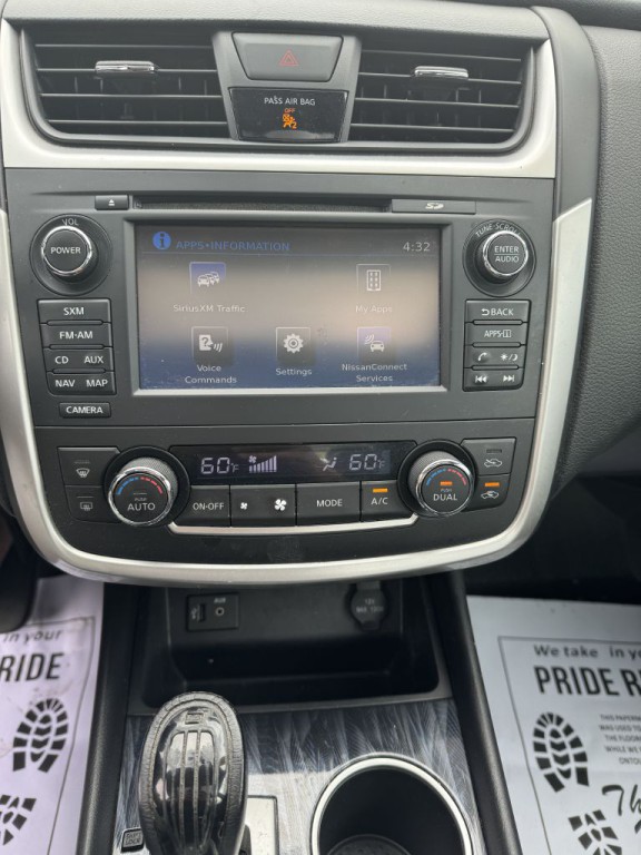 2016 Nissan Altima Image 16
