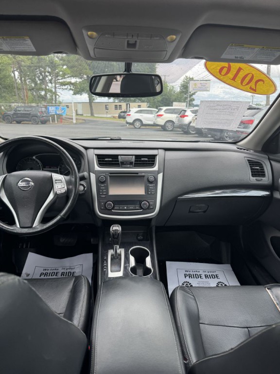 2016 Nissan Altima Image 19