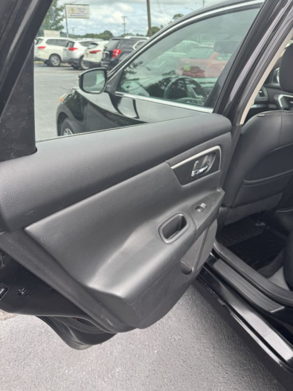 2016 Nissan Altima Image 23