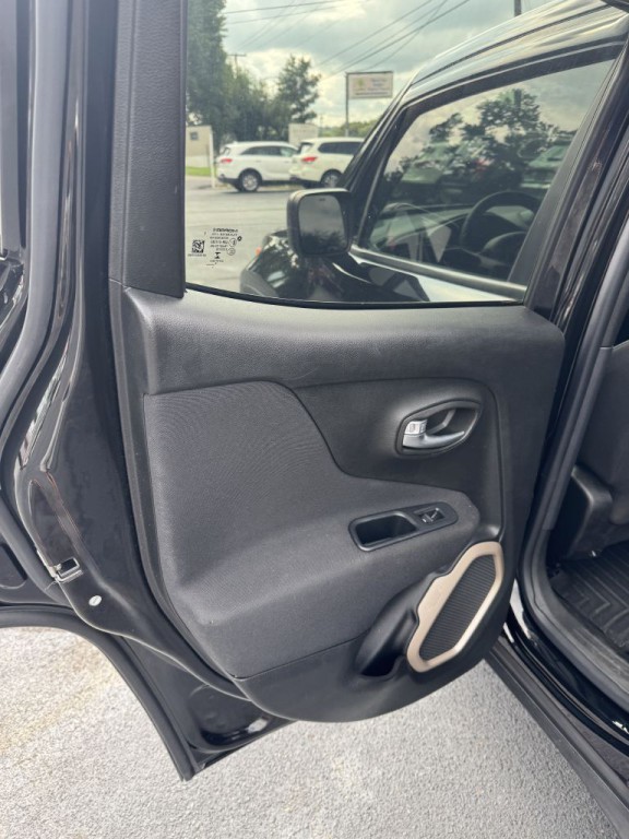 2016 Jeep Renegade Image 16