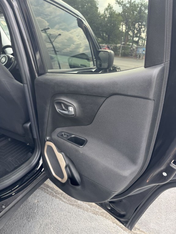 2016 Jeep Renegade Image 19