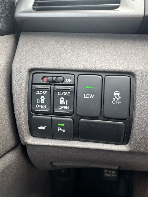 2014 Honda Odyssey Image 17