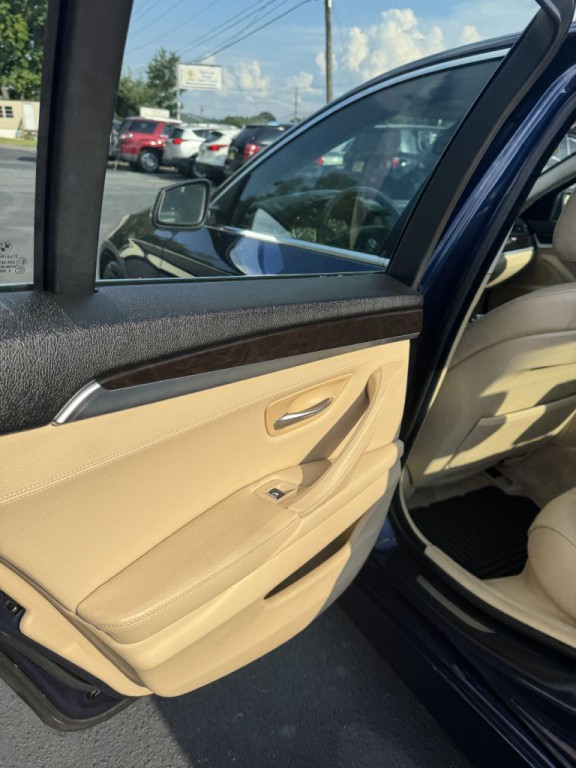 2013 BMW 5 Series Image 19