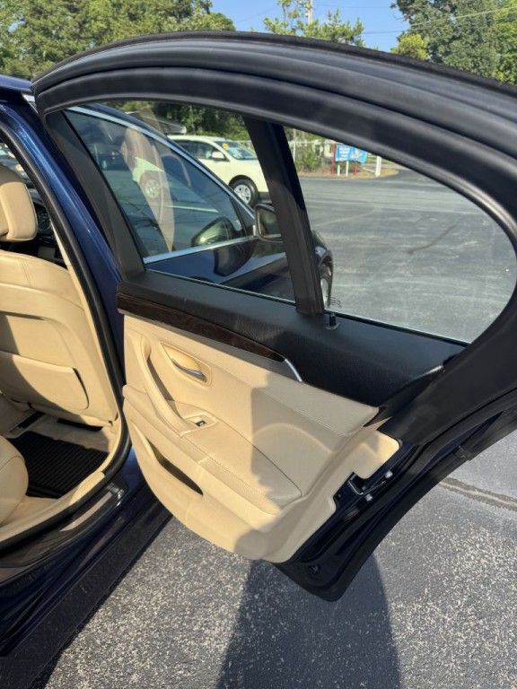 2013 BMW 5 Series Image 22