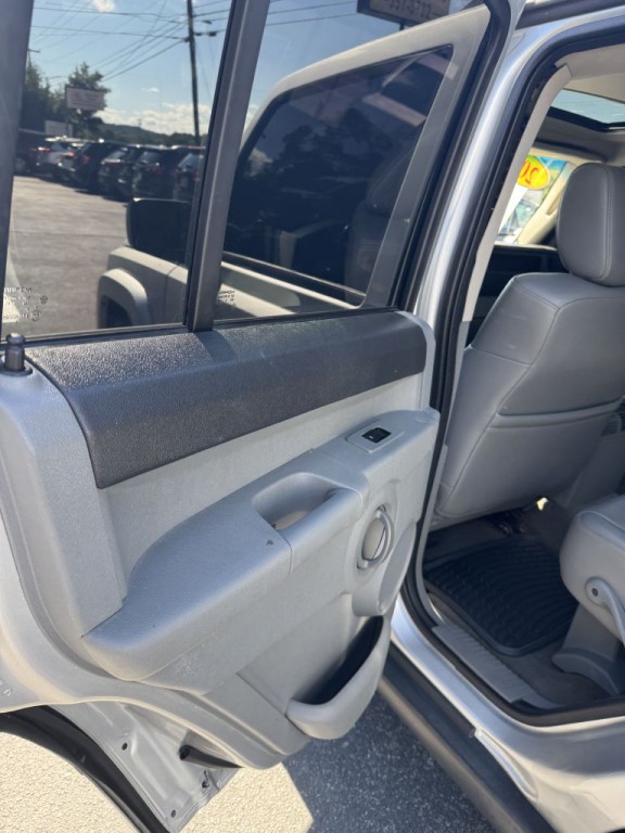 2006 Jeep Commander Image 18