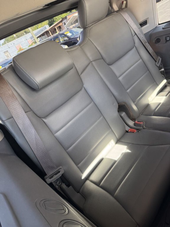 2006 Jeep Commander Image 25
